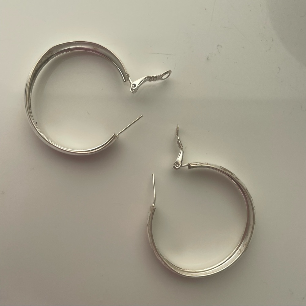 Chic Polished Silver Hoop Earrings - Picture 5 of 6